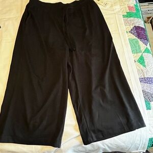 NWT Terra & Sky black 100% cotton capris -14W (0X)